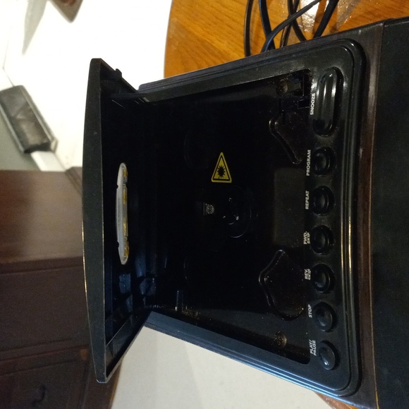 Philco TV CD alarm clock am fm radio. - Picture 4 of 8